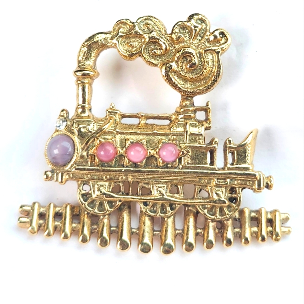 Vintage 1928 Co. Steam Engine Brooch Pin Gem Stones Locomotive Train Gold Tone